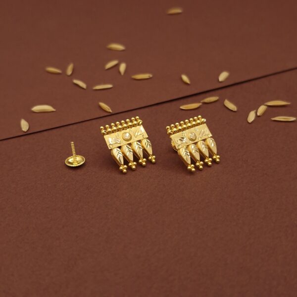 gold earrings