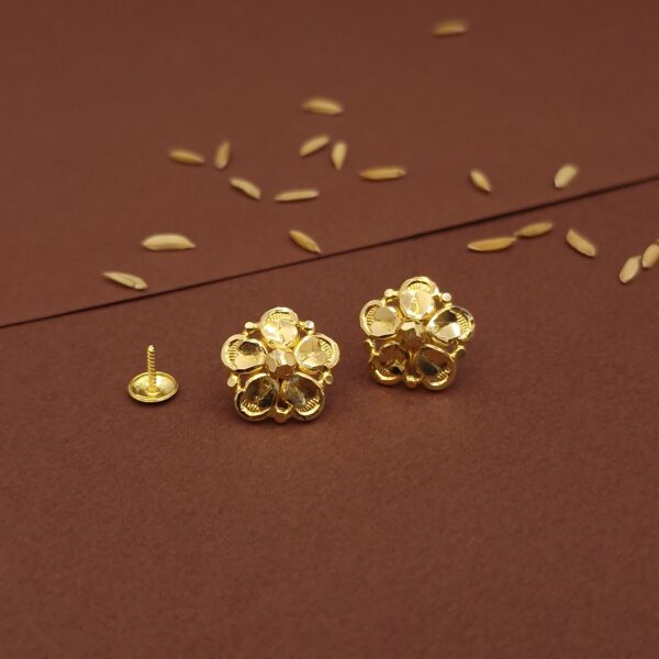 gold earrings