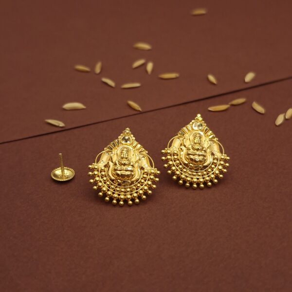 gold earrings