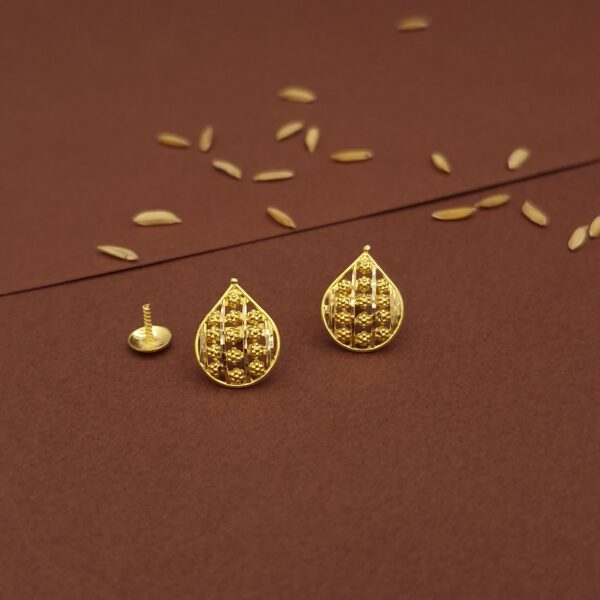 gold earrings