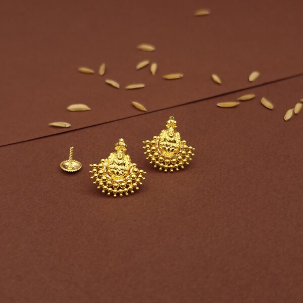 gold earrings