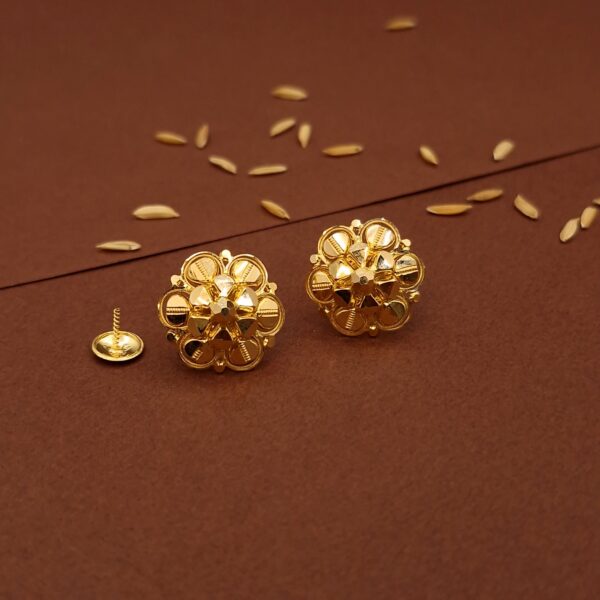 gold earrings