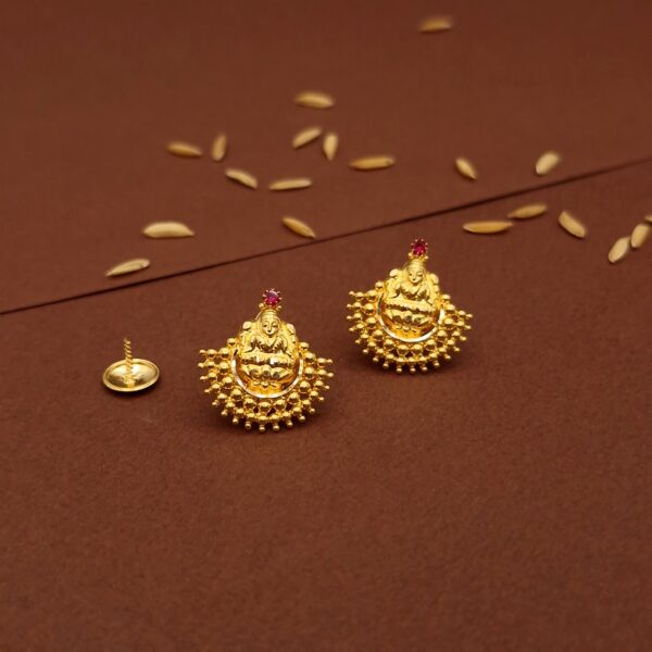 gold earrings